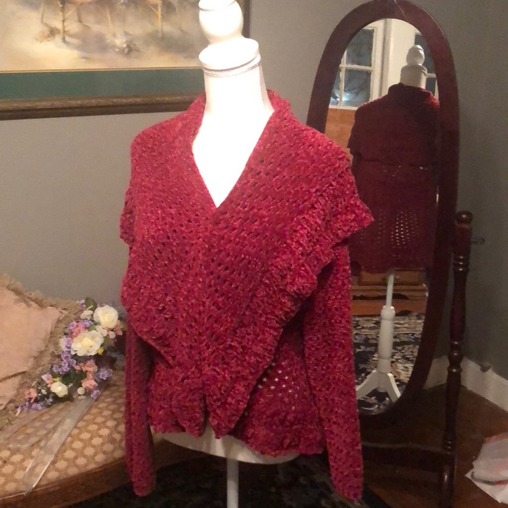 SOLD⭐️⭐️Knitted Bright Wine Color Cardigan